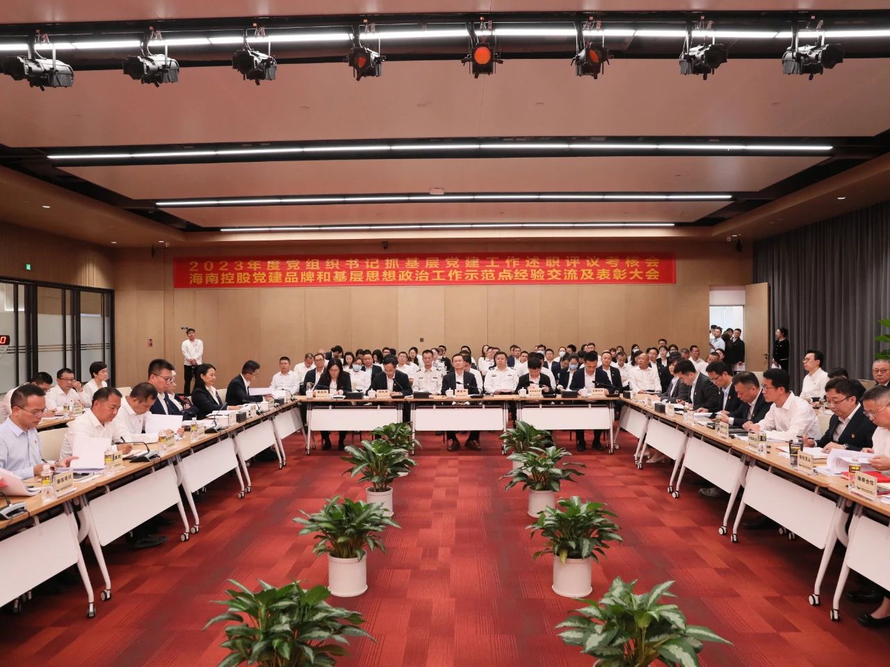 4dc130095a64572035780b4e921f33ff.jpg 今晚必开生肖图特马